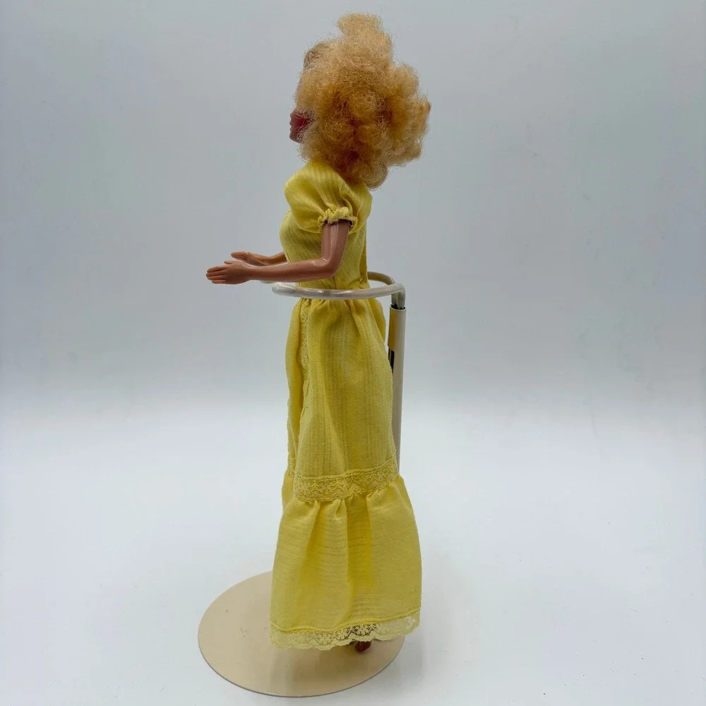 1981 Mattel Barbie Magic Curl Doll 3856 in Original Yellow Dress Vintage